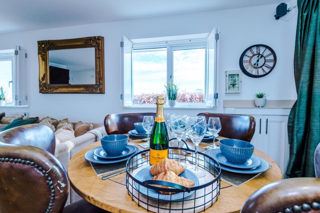 "Woodlands" By Greenstay Serviced Accommodation - Luxury 3 Bed Cottage In North Wales With Stunning Countryside Views & Parking - Close To Glan Clwyd Hospital - The Perfect Choice For Contractors, Business Travellers, Families And Groups Bodelwyddan Luaran gambar